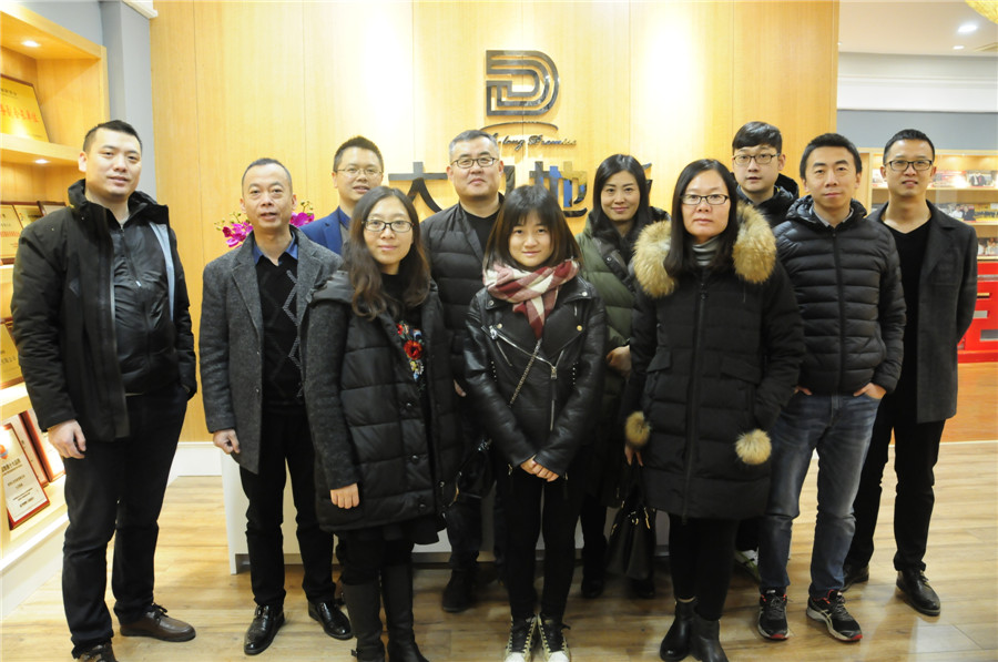 中装互联网家装会一行与爱体育网页版登录界面-AITIYU（中国）合影.jpg