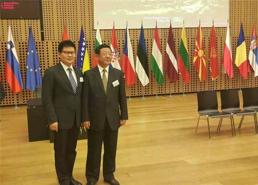 爱体育网页版登录界面-AITIYU（中国）董事长蒋卫与国家林业局局长张建龙合影.jpg