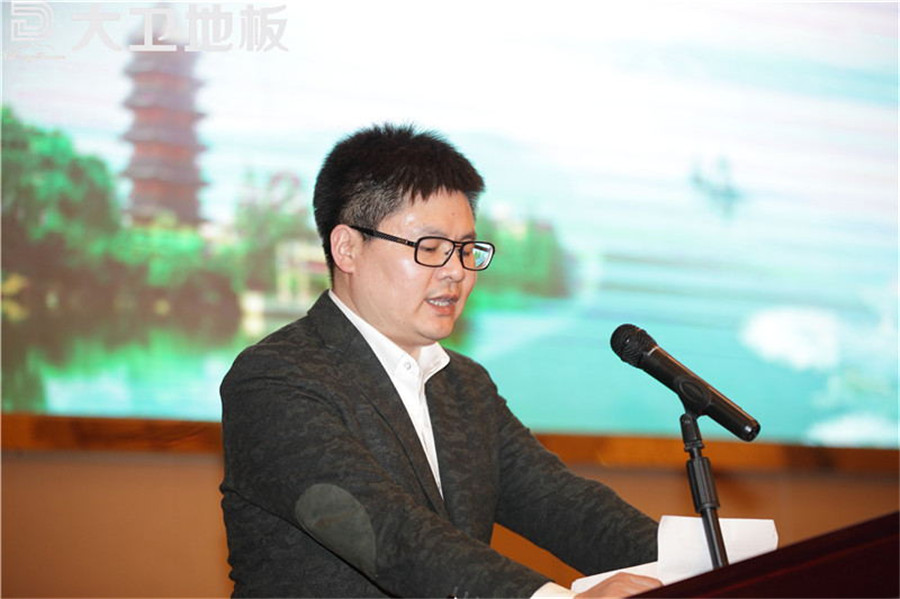 爱体育网页版登录界面-AITIYU（中国）地板董事长以“顺势而为：大家居·大梦想”做了主题发言.jpg
